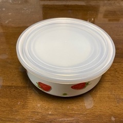 ホーロー保存容器４点［無料］の画像