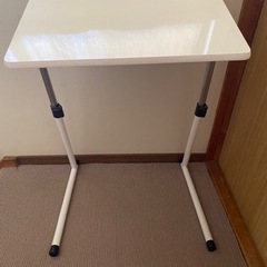 ソファー用デスクの画像