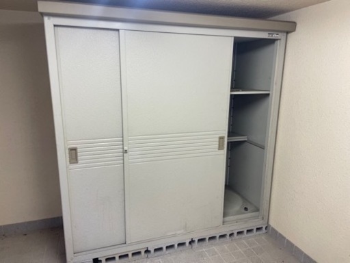 屋内使用！W1800 ヨド物置　倉庫　コンテナ　鍵付き
