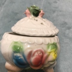 お話し中　素敵な洋風小物入れ