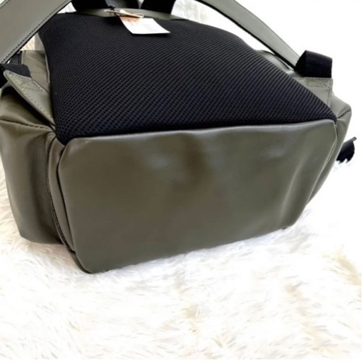 本革 リュックサック バックパック　新品　未使用　タグ付　カーキ　緑　超美品
