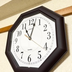 壁掛け時計 八角形デザインの画像