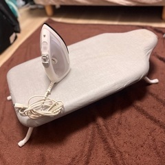 【お引き取り確定】スチームアイロン＋アイロン台の画像