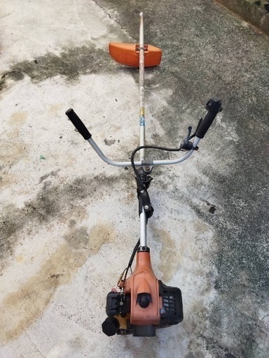 草刈り機　エンジン草刈機　TANAKA