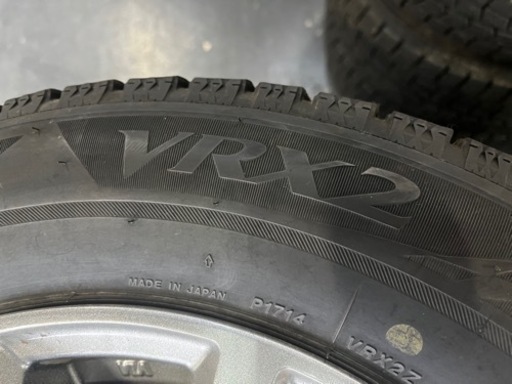 早い者勝ち!! エスクァイア用　スタッドレスタイヤ・ホイール　VRX2 15インチ
