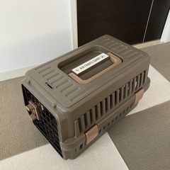 小型犬キャリーバッグ　ペットクレート美品お譲り先決まりました