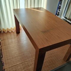 ダイニングテーブル幅150cm×奥行90cm×高さ75cm