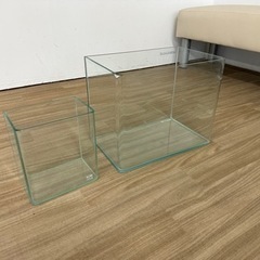 小型曲げガラス水槽2個セットです。
