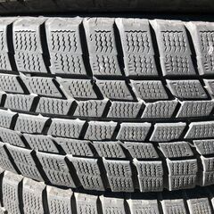 JMS０３２🌟タイヤ安く譲ります🌟中古スタッドレスタイヤ🚗１９５/６５R１５🚗　（プリウス・エスクァイア・ウィッシュ・カローラ・ヴォクシー・ノア・セレナ）の画像