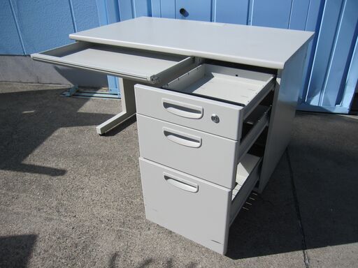 事務机 片袖デスク W1200 ニューグレー ナイキ製 鍵無し・作成可能880円/本