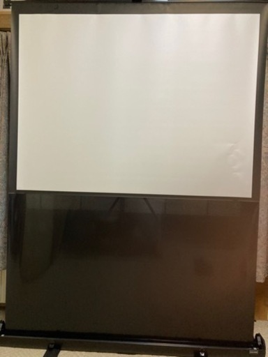 プロジェクタースクリーン収納型