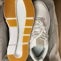 新品！ 白スニーカー希少 オンのザロジャーセンターコート