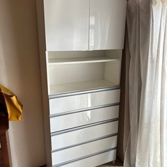 分割できません。洗面所などに置くタオル入れに使えるタンスです。