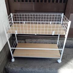 キッチン棚？　幅約７２cm　高さ約６５cm　ローラー付き