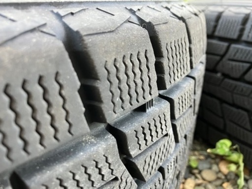 デリカ純正ホイールにダンロップ スタッドレスSJ8　純正ナット有り