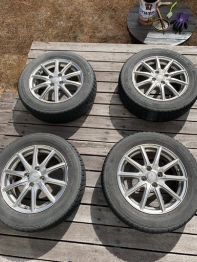 スタッドレスタイヤ　185/65 R15