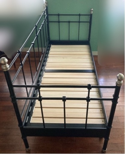 IKEAイケア製のデイベッドフレーム SVELVIK