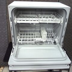 値下げしました パナソニック 2017年製 食器洗い乾燥機 NP-TA1 食洗器 庫内容量約50L/40点 分岐水栓付き Panasonic 家庭用 札幌市東区 新道東店の画像