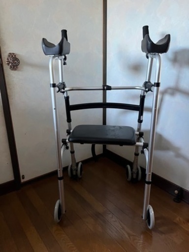 歩行器　新品　未使用