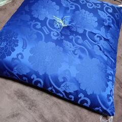 美品♦️超激安♦️座布団60cm×60cm厚み18cm♦️大きめ♦️ふわふわ♦️かなりお値打ち♦️おすすめ♦️状態は良いと思いますの画像