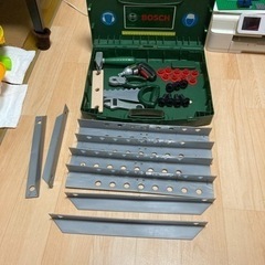 ☆BOSCH(ボッシュ) 　本物そっくりの工具ステーション