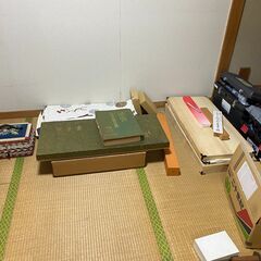 電動リクライニングベッド、和服、食器棚、食器、セラミックヒーターの画像