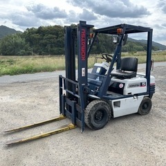 コマツKOMATSU のディーゼルフォークリフト1.5トンです。 (1500KG)。良好な状態で。古い機械の下取りも可能です。 コマツKOMATSU のディーゼルフォークリフト1.5トンです。 (1500KG