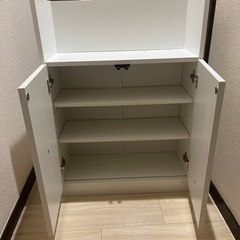 白色の棚の画像