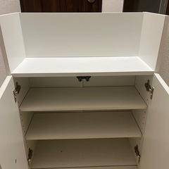 白色の棚の画像