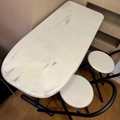 カウンターテーブル&チェアの画像