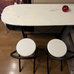 カウンターテーブル&チェアの画像