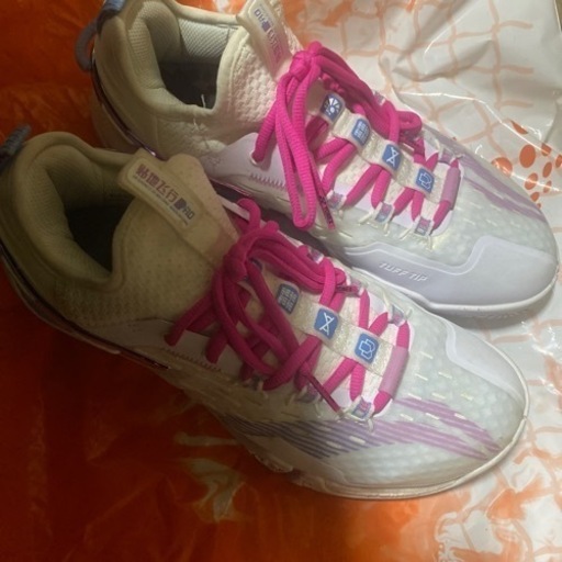 バドミントン　シューズ未使用品　レディース