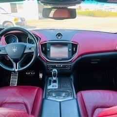 マセラティ　ギブリ　Ｓ　驚異の410馬力　可変マフラー　サンルーフ　カーボンインテリア　レッドレザーの画像