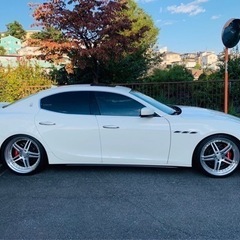 マセラティ　ギブリ　Ｓ　驚異の410馬力　可変マフラー　サンルーフ　カーボンインテリア　レッドレザーの画像