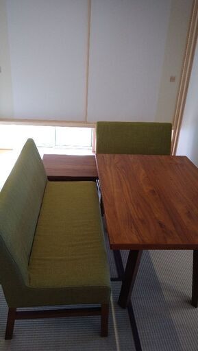 [値下げしました]買い替えの為、売ります。シギヤマ家具工業ダイニングテーブル、サイドテーブル付き