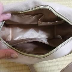 ポケットがあって使いやすいショルダーバッグの画像