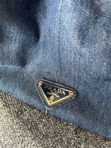プラダ　カナパ　M 美品