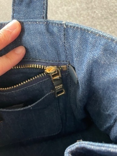 プラダ　カナパ　M 美品