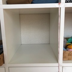 白いおおきなオープンシェルフの画像