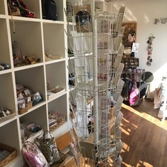 ポストカードラック　回転　ホワイトの画像