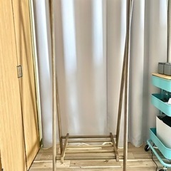 お譲りします。木製ハンガーラック 難あり