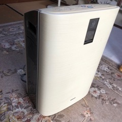 シャープ加湿機能付き空気清浄機  KC-C100の画像