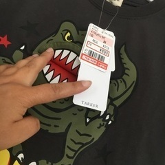 （デザインに仕掛けのある）🦕オシャレテーシャツ　新品　の画像