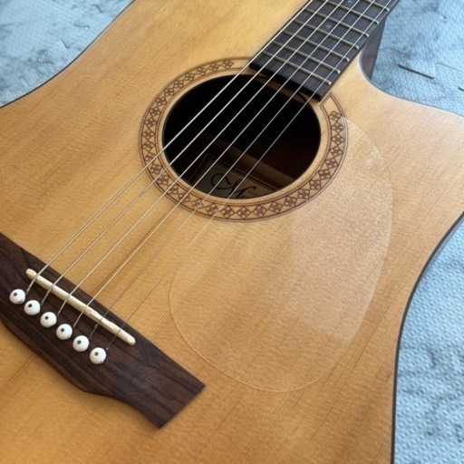 シンガポール発高級ギター Maestroのエレクトリック