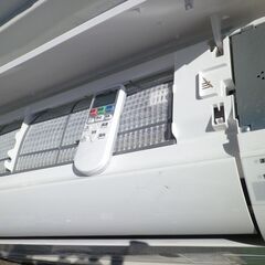 使用4ヶ月　日立　10～12畳用エアコン　RASーAJ28N-W　2023年　コンパクト設計　100V　の画像