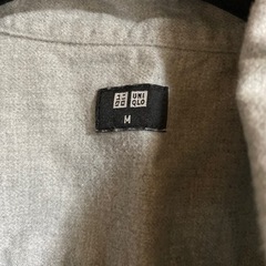 UNIQLO シャツの画像