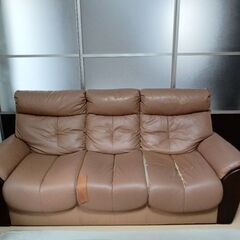 綺麗な3人掛けソファ