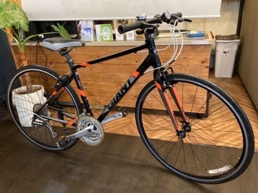 【GIANT CROSTAR チェーン新品！】アルミフレーム　3×8速　700×28c クロスバイク　ブラック×オレンジ