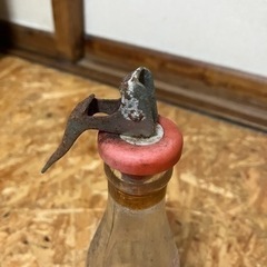 栓抜きキャップ付き空瓶の画像