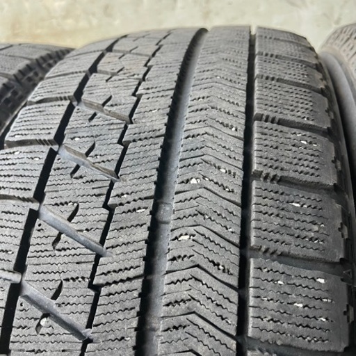 バリ山　BRIDGESTONE ブリヂストン　ブリジストン　VRX 215/50R17 スタッドレス　タイヤ　2017年製　17インチ